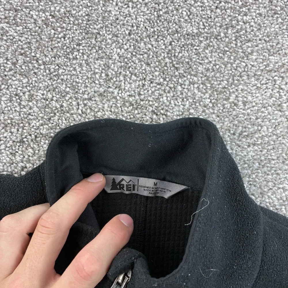 REI measures 20in